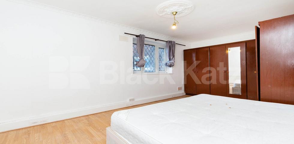 			PICTURES TO FOLLOW!, 3 Bedroom, 1 bath, 1 reception Flat			 Lindley Street, WHITECHAPEL E1
